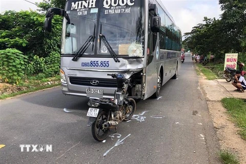 Hiện trường vụ tai nạn giao thông sáng 17/7/2019 làm 2 người tử vong tại chỗ. (Ảnh: Quang Thái/TTXVN) 