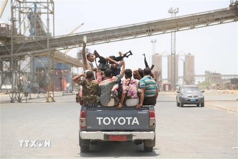 Phiến quân Houthi rút khỏi thành phố cảng Hodeidah ở Yemen ngày 11/5/2019. (Nguồn: THX/TTXVN) 