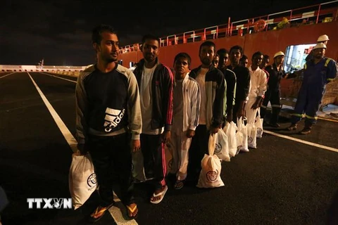 Người di cư tới cảng Zarzis, Tunisia, sau khi được cứu trên biển ngày 18/6/2019. (Nguồn: AFP/TTXVN) 