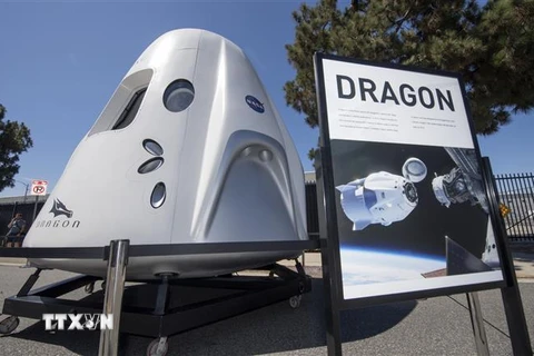 Tàu vũ trụ Dragon của SpaceX được trưng bày tại trụ sở SpaceX ở Los Angeles, Mỹ, ngày 21/7/2019. (Nguồn: AFP/TTXVN) 