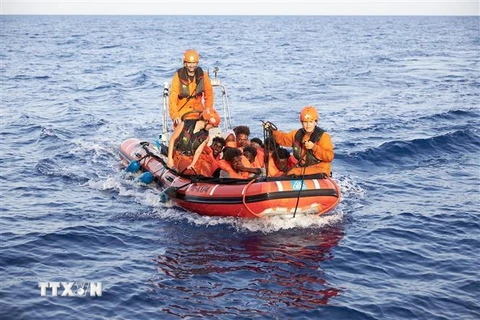 Italy từ chối tiếp nhận những người di cư được cứu trên biển