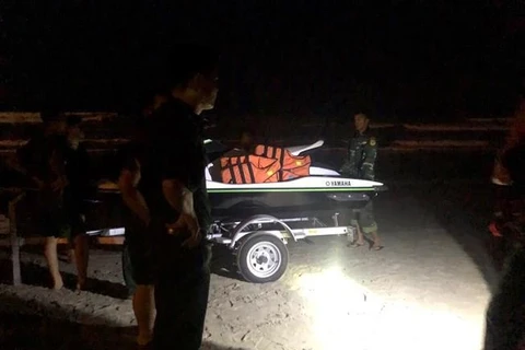 [Video] 2 nam sinh mất tích khi tắm tại bãi biển Tân Trà