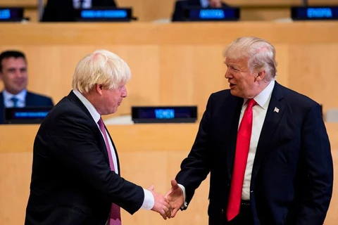 Tổng thống Mỹ Donald Trump có cuộc điện đàm với Thủ tướng Anh Boris Johnson. (Nguồn: AFP/Getty Images) 