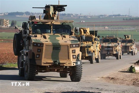 Xe quân sự của Thổ Nhĩ kỳ tại khu vực phi quân sự ở ngoại ô Aleppo, Syria, ngày 8/3/2019. (Nguồn: AFP/TTXVN) 