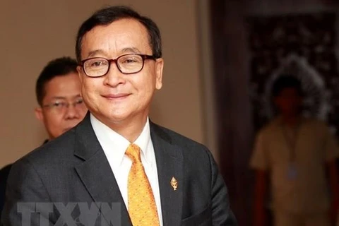 Ông Sam Rainsy tới dự phiên họp toàn thể Quốc hội Campuchia ở thủ đô Phnom Penh ngày 9/4/2015. (Nguồn: EPA/TTXVN) 