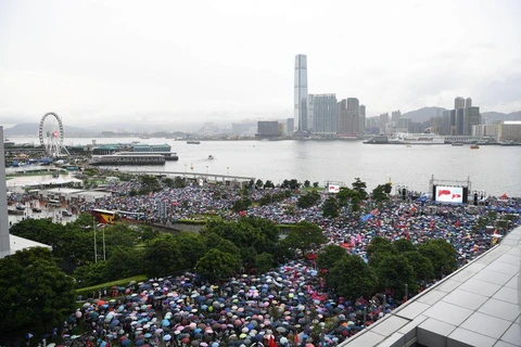 Người dân Hong Kong tuần hành ở Công viên Tamar. (Nguồn: Xinhua)