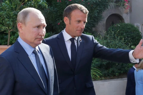 Tổng thống Nga Vladimir Putin (trái) and Tổng thống Pháp Emmanuel Macron. (Nguồn: TASS) 