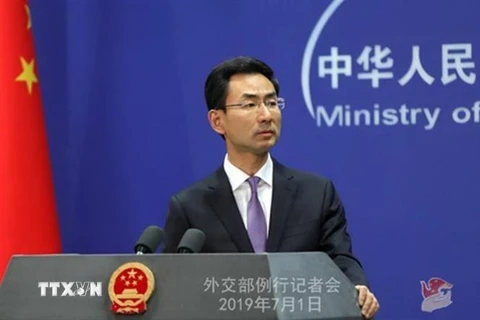 Phát ngôn viên Bộ Ngoại giao Trung Quốc Cảnh Sảng trong cuộc họp báo tại Bắc Kinh. (Nguồn: THX/TTXVN) 