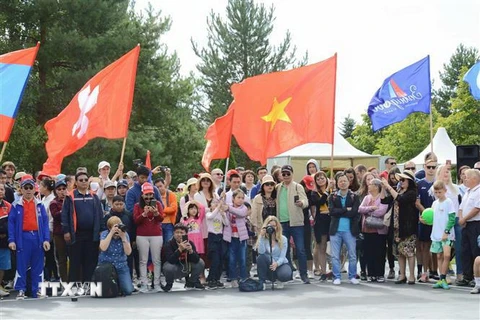 Đoàn Việt Nam tại lễ khai mạc Hội thao mùa Hè tại Nga. (Ảnh: Hồng Quân/TTXVN) 
