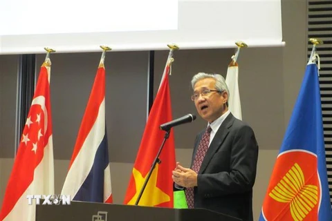 Tiến sỹ Aladdin D. Rillo, Phó Tổng Thư ký ASEAN, phát biểu tại hội thảo. (Ảnh: Đào Tùng/TTXVN) 