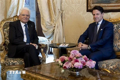 Thủ tướng Italy được chỉ định Giuseppe Conte (phải) hội kiến Tổng thống Sergio Mattarella tại Rome ngày 29/8/2019. (Nguồn: THX/TTXVN) 