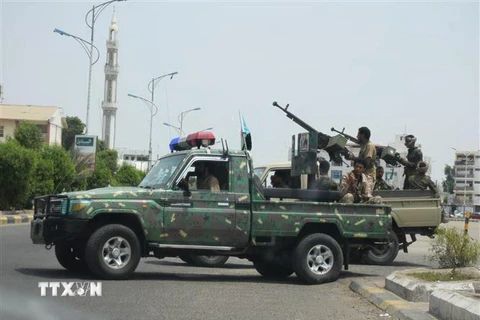 Nhóm vũ trang miền Nam tại Yemen giao tranh với lực lượng ủng hộ Chính phủ tại thành phố Aden, ngày 22/8/2019. (Nguồn: THX/TTXVN) 