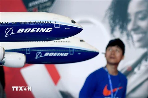 Mô hình máy bay Boeing 777X trưng bày tại Triển lãm Hàng không ở Chu Hải, Trung Quốc, ngày 7/11/2018. (Nguồn: AFP/TTXVN) 