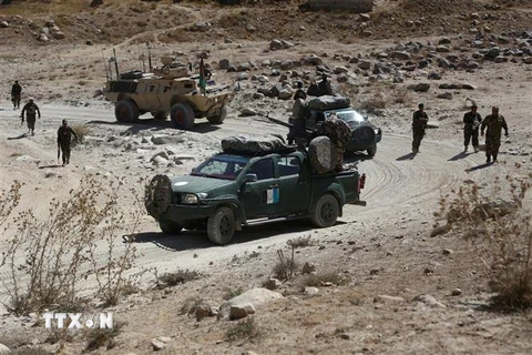 Lực lượng an ninh Afghanistan trong một chiến dịch truy quét phiến quân. (Nguồn: AFP/TTXVN) 