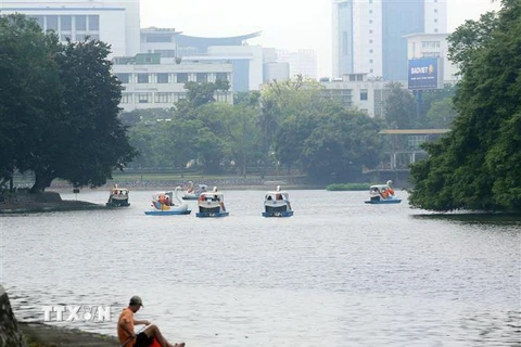 Khu vực Hà Nội ít mây, ngày nắng, đêm không mưa, sáng sớm có sương mù và sương mù nhẹ rải rác. (Ảnh: Huy Hùng/TTXVN) 