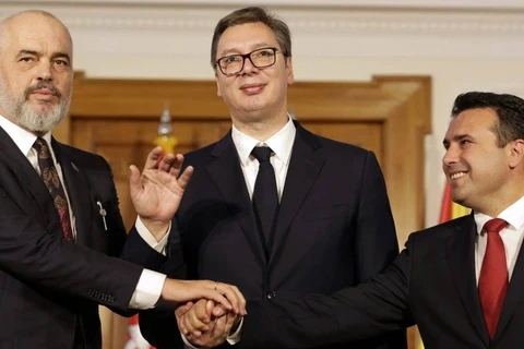 Tổng thống Serbia Aleksandar Vucic, Thủ tướng Albania Edi Rama và Thủ tướng Bắc Macedonia Zoran Zaev. (Nguồn: EPA-EFE) 