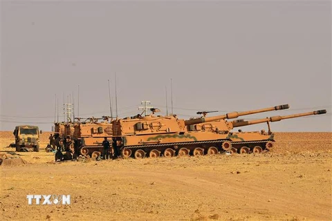 Xe quân sự của Thổ Nhĩ Kỳ tại khu vực Tal Abyad, Syria, ngày 13/10. (Nguồn: THX/TTXVN) 