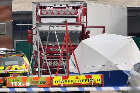 Xe container chở hàng chứa 39 thi thể tại khu công nghiệp Waterglade ở thị trấn Grays, hạt Essex, miền Đông Anh ngày 23/10/2019. (Nguồn: AFP/TTXVN) 