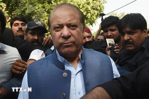 Cựu Thủ tướng Pakistan Nawaz Sharif tới tòa án ở Lahore ngày 8/10/2018. (Nguồn: AFP/TTXVN) 