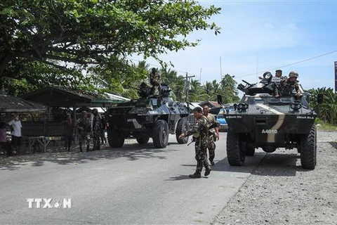 Binh sỹ Philippines tuần tra tại Maguindanao, đảo Mindanao. (Nguồn: AFP/TTXVN) 