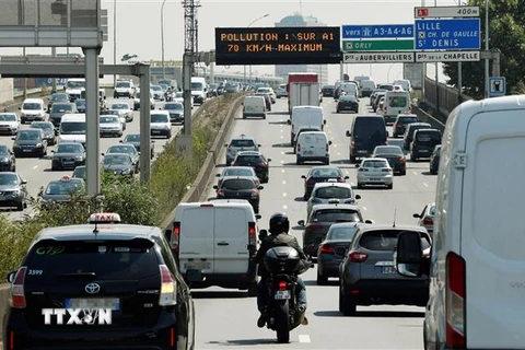 Các phương tiện di chuyển trên cao tốc A1, Pháp, ngày 27/7/2018. (Nguồn: AFP/TTXVN) 