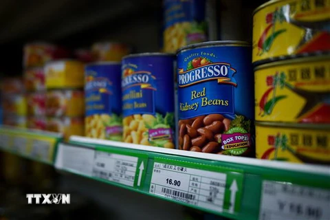 Sản phẩm đậu tây nhập khẩu từ Mỹ được bày bán tại một siêu thị ở Bắc Kinh, Trung Quốc. (Nguồn: AFP/TTXVN) 