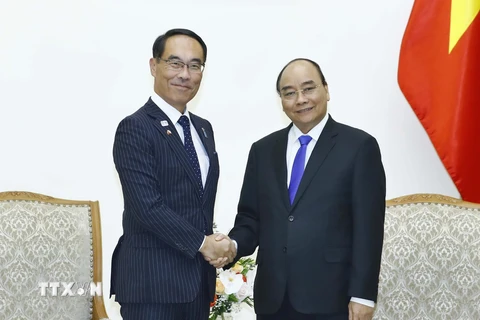 Thủ tướng Nguyễn Xuân Phúc tiếp ông Motohiro Ono, Thống đốc tỉnh Saitama. (Ảnh: Thống Nhất/TTXVN) 
