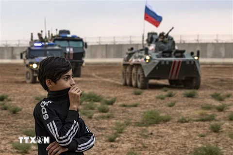 Binh sỹ Nga tham gia tuần tra chung với binh sỹ Thổ Nhĩ Kỳ tại Hasakeh, Syria. (Nguồn: AFP/TTXVN) 