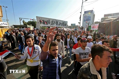 Người biểu tình tập trung tại quảng trường Tahrir ở Baghdad, Iraq, ngày 19/11/2019. (Nguồn: AFP/TTXVN) 