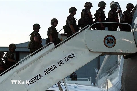 Binh sỹ Chile đáp máy bay tới Haiti tham gia lực lượng đa quốc gia hỗ trợ quốc gia vùng Caribe. Ảnh minh họa (Nguồn: AFP/TTXVN)