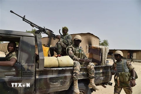 Binh sỹ Niger gác tại doanh trại quân đội ở Bosso. (Nguồn: AFP/TTXVN) 