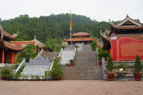[Video] Thăm đền thờ nhà giáo Chu Văn An trên núi Phượng Hoàng