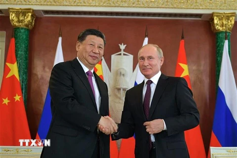 Tổng thống Nga Vladimir Putin (phải) và Chủ tịch Trung Quốc Tập Cận Bình (trái) tại cuộc gặp ở Moskva ngày 5/6/2019. (Nguồn: AFP/TTXVN) 