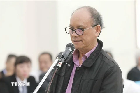 Bị cáo Trần Văn Minh (sinh năm 1955, cựu Chủ tịch Ủy ban Nhân dân thành phố Đà Nẵng, giai đoạn 2006-2011) trả lời các câu hỏi của Luật sư bào chữa. (Ảnh: Doãn Tấn/TTXVN) 