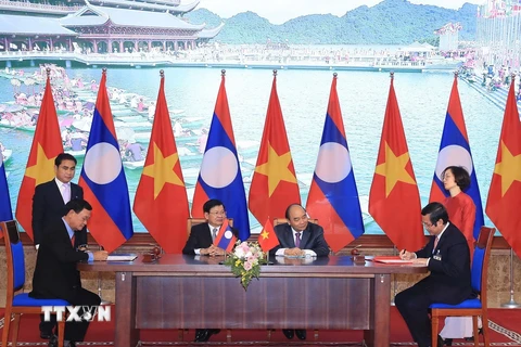 Hai Thủ tướng Việt Nam-Lào đồng chủ trì kỳ họp Ủy ban liên Chính phủ