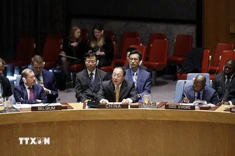 Đại sứ Trung Quốc tại Liên hợp quốc Trương Quân (giữa, phía trước) phát biểu tại phiên họp của Hội đồng Bảo an Liên hợp quốc ở New York, Mỹ ngày 19/11/2019. (Nguồn: THX/TTXVN) 