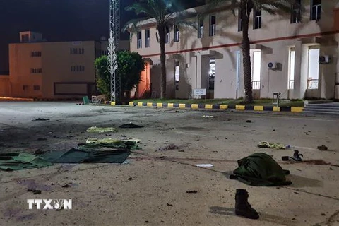 Hiện trường vụ không kích nhằm vào trường quân sự ở al-Hadba al-Khadra ở Tripoli, Libya, ngày 4/1/2020. (Nguồn: THX/TTXVN) 