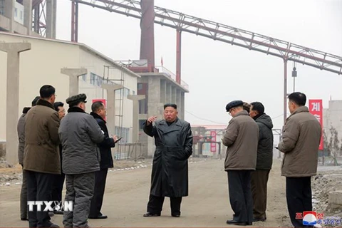 Nhà lãnh đạo Triều Tiên Kim Jong-un (giữa). (Nguồn: Yonhap/TTXVN) 