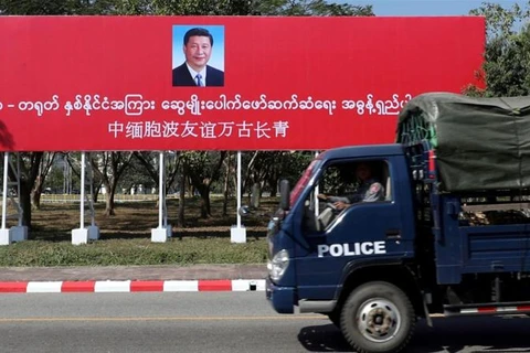 Một tấm biển chào mừng Chủ tịch Trung Quốc Tập Cận Bình đến thăm Myanmar. (Nguồn: Reuters) 