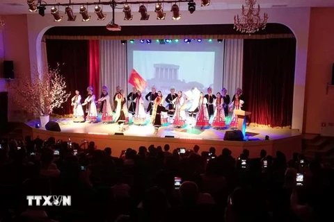 Một tiết mục trong sự kiện liên hoan văn nghệ và tiệc mừng đón Tết Canh Tý 2020 ở Ufa, thủ phủ của Cộng hòa Bashkortostan thuộc Liên bang Nga. (Ảnh: Duy Trinh/TTXVN) 