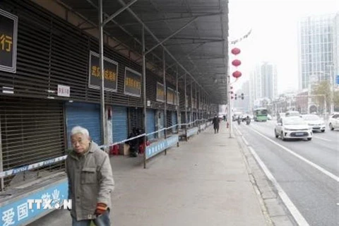 Cảnh vắng vẻ trên đường phố tại Vũ Hán, Trung Quốc, trong bối cảnh bùng phát các ca nhiễm virus corona, ngày 17/1/2020. (Nguồn: Kyodo/TTXVN) 