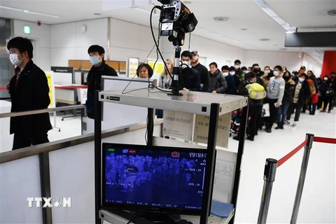 Thiết bị cảm biến nhiệt được sử dụng để kiểm tra thân nhiệt của hành khách tại sân bay Narita ở Chiba, Nhật Bản ngày 23/1/2020. (Nguồn: AFP/TTXVN) 