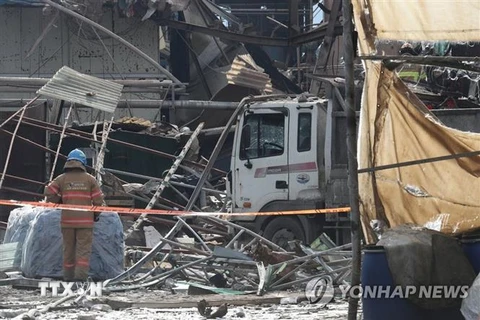 Hiện trường vụ nổ gây cháy tại nhà máy thuộc da ở Yangju, Hàn Quốc ngày 31/1/2020. (Nguồn: YONHAP/TTXVN) 