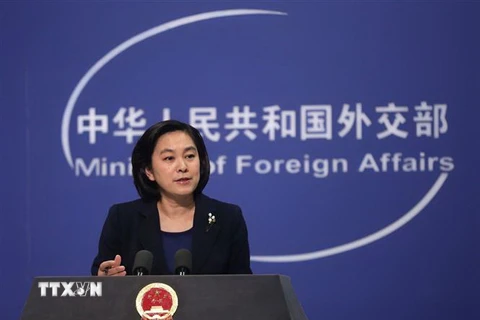 Người phát ngôn Bộ Ngoại giao Trung Quốc Hoa Xuân Oánh phát biểu tại cuộc họp báo ở Bắc Kinh. (Nguồn: EPA/TTXVN) 