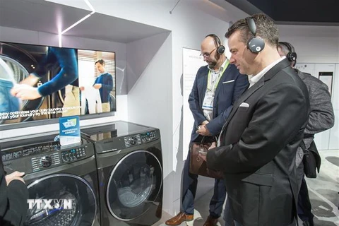 Máy sấy quần áo của Samsung được trưng bày tại Triển lãm điện tử tiêu dùng (CES) ở Las Vegas, Mỹ, tháng 1/2019. (Nguồn: Yonhap/TTXVN) 