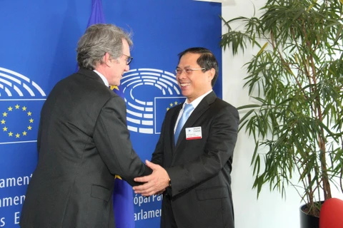 Thứ trưởng Thường trực Bộ Ngoại giao Bùi Thanh Sơn gặp Chủ tịch Nghị viện châu Âu (EP) David Sassoli. (Nguồn: TTXVN) 