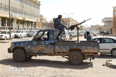 Lực lượng trung thành với Tướng Khalifa Hafta tuần tra tại thành phố Sebha, Libya, ngày 9/2/2019. (Nguồn: AFP/TTXVN) 