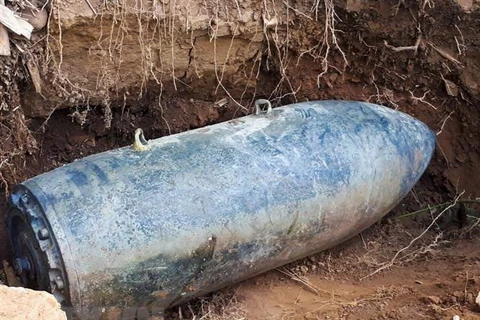 Điện Biên: Hủy nổ an toàn quả bom được phát hiện khi san ủi nền nhà