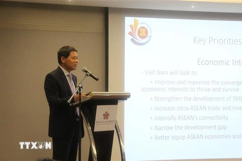 Đại sứ Việt Nam tại Malaysia Lê Quý Quỳnh phát biểu tại buổi thuyết trình. (Ảnh: Mạnh Tuân/TTXVN) 