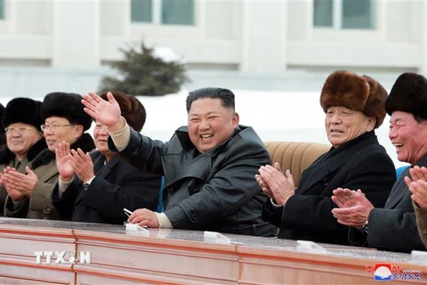 Nhà lãnh đạo Triều Tiên Kim Jong-un (giữa). (Nguồn: Yonhap/TTXVN) 